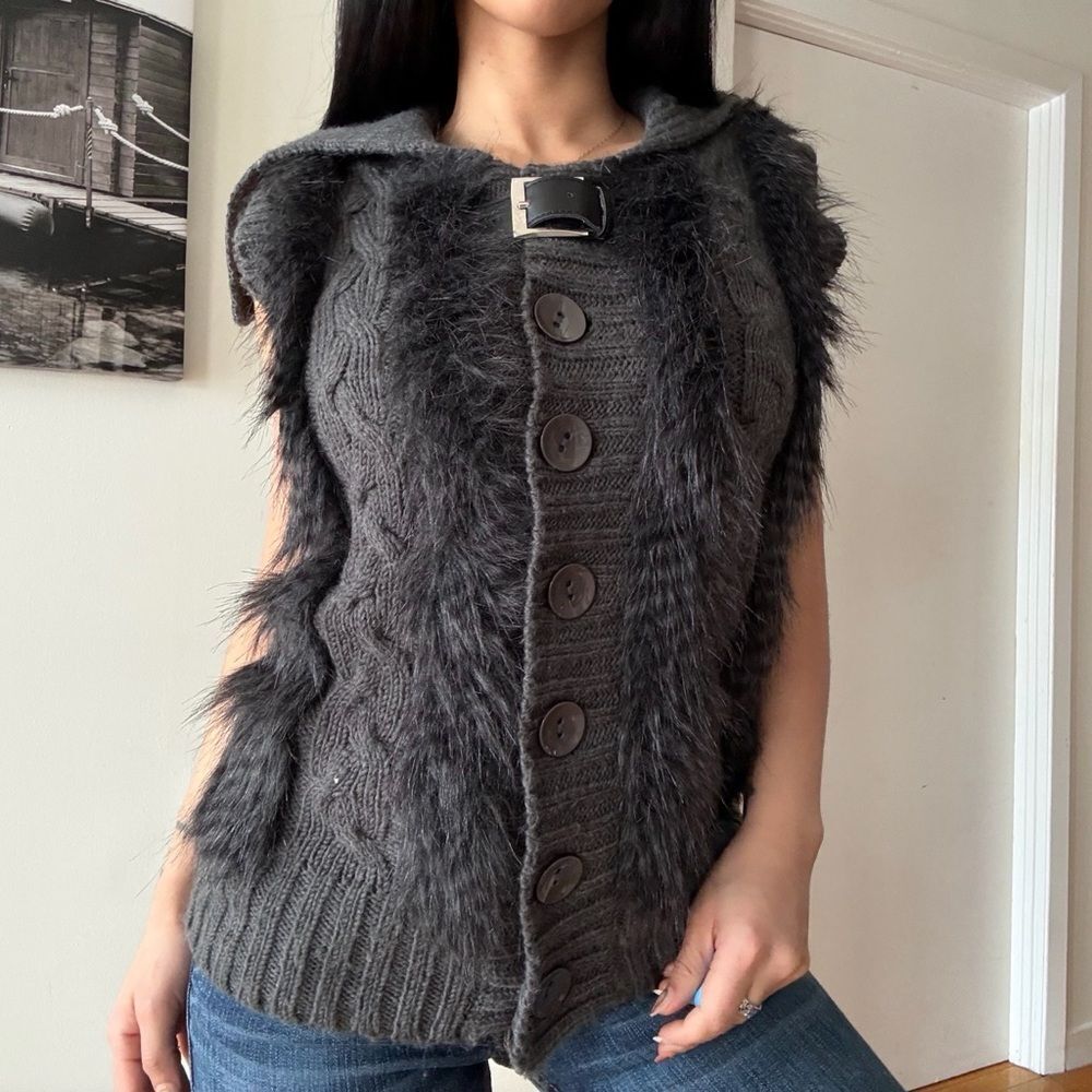 Y2K Grey Knit faux fur trim sleeveless cadigan vest